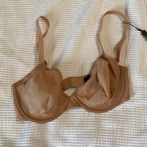 Skims unlined bra NWT Kim kardashian